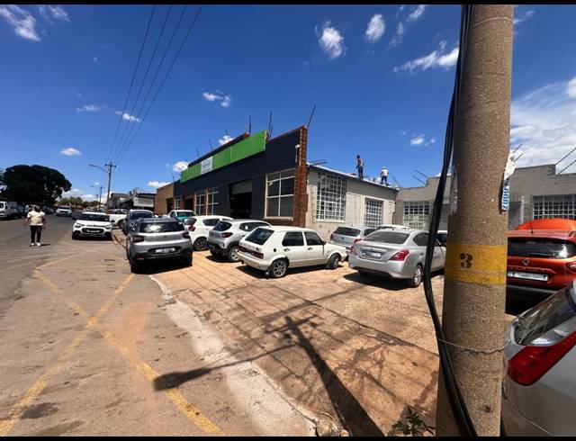 2,230M² INDUSTRIAL YARD FOR SALE IN KEMPTON PARK CENTRAL